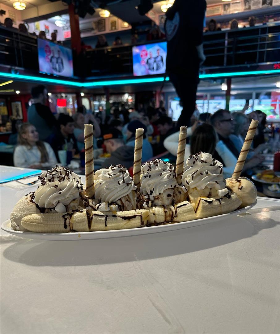 Ellen's Stardust Diner