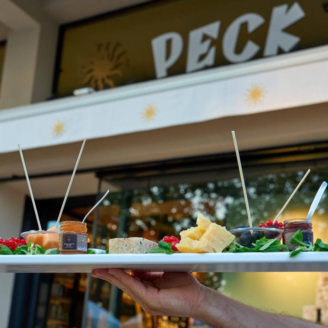 Peck