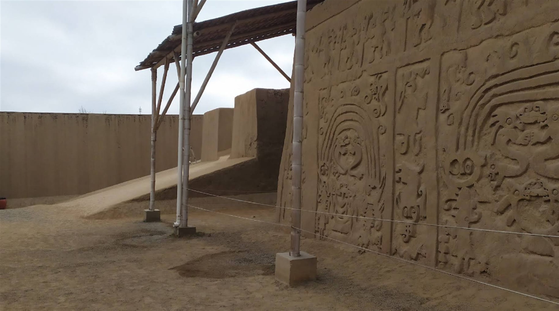 Huaca "El Dragon", Complejo Arqueológico Chan-Chan