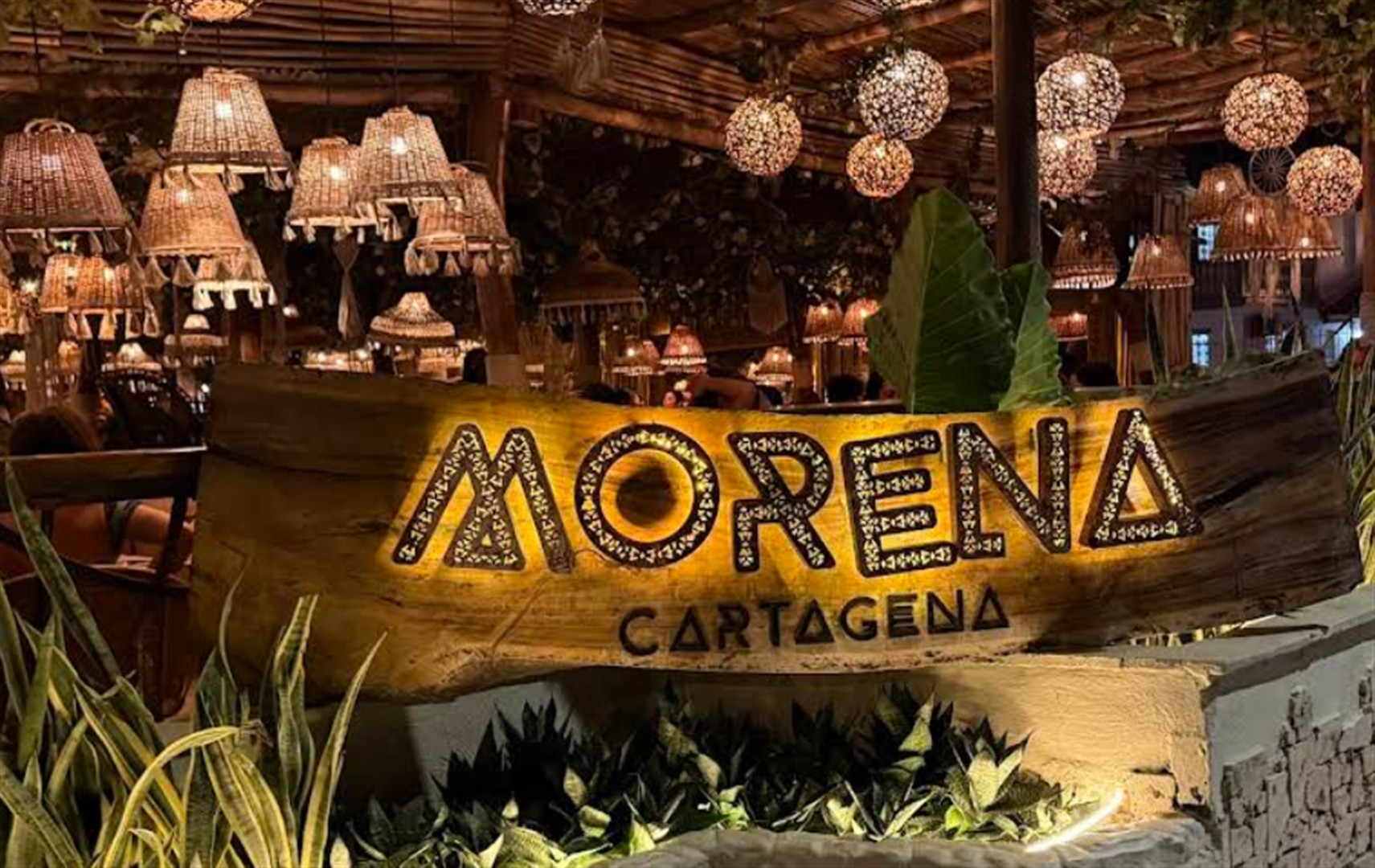 MORENA LOUNGE BEACH/ SUNSET/ BY THE SEA/ LIVE MUSI