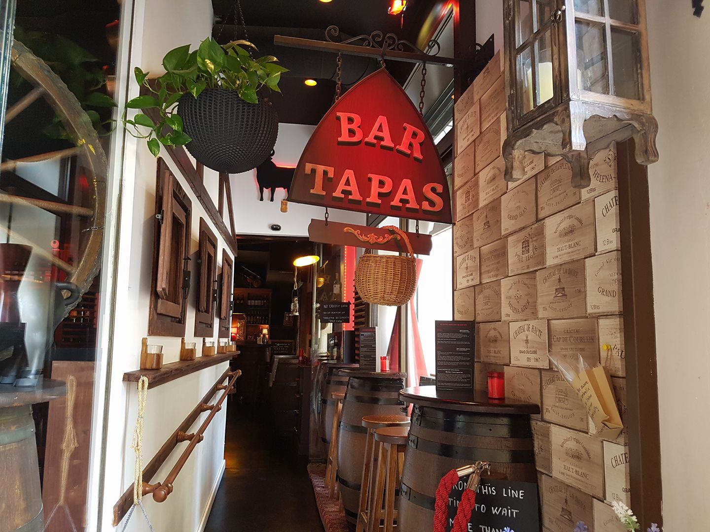 Bodega Biarritz 1881 Tapes bar