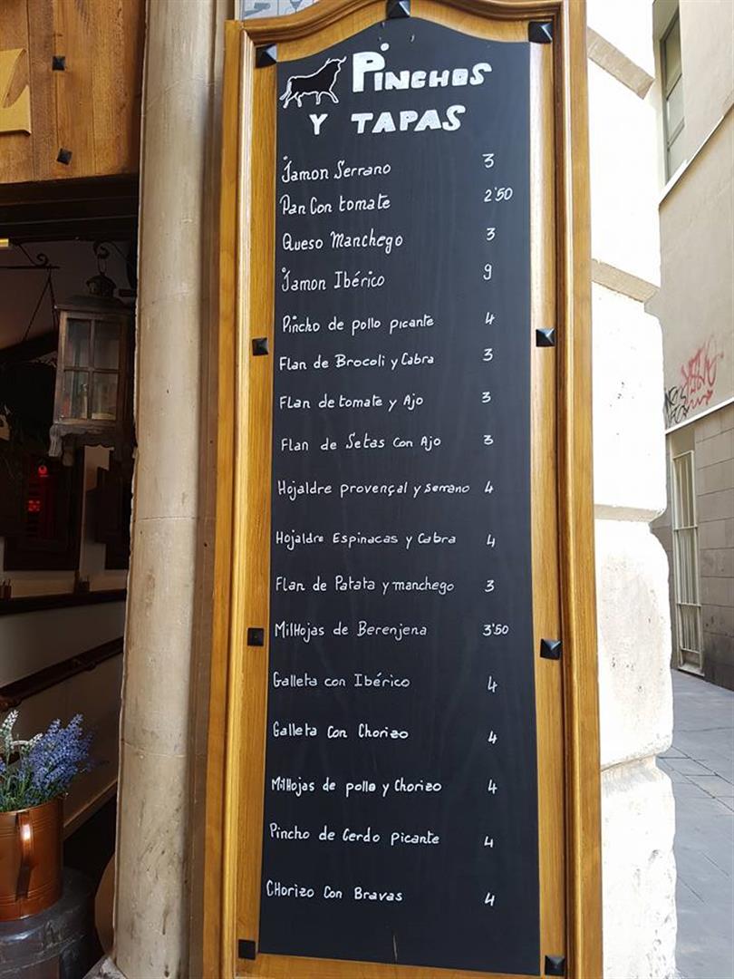Bodega Biarritz 1881 Tapes bar