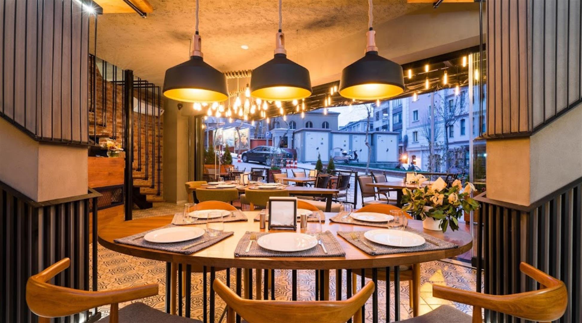 Mivan Restaurant & Cafe