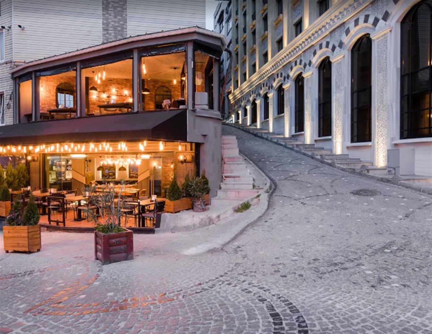 Mivan Restaurant & Cafe