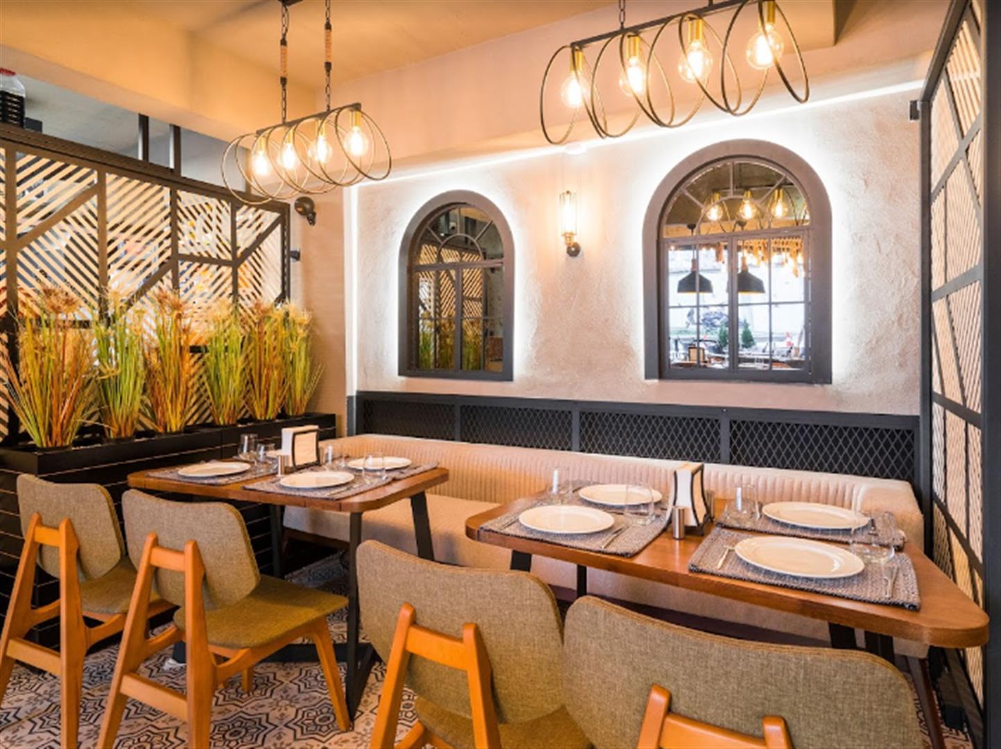 Mivan Restaurant & Cafe