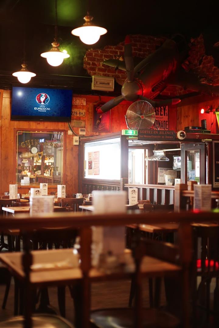 Wayne's Bar