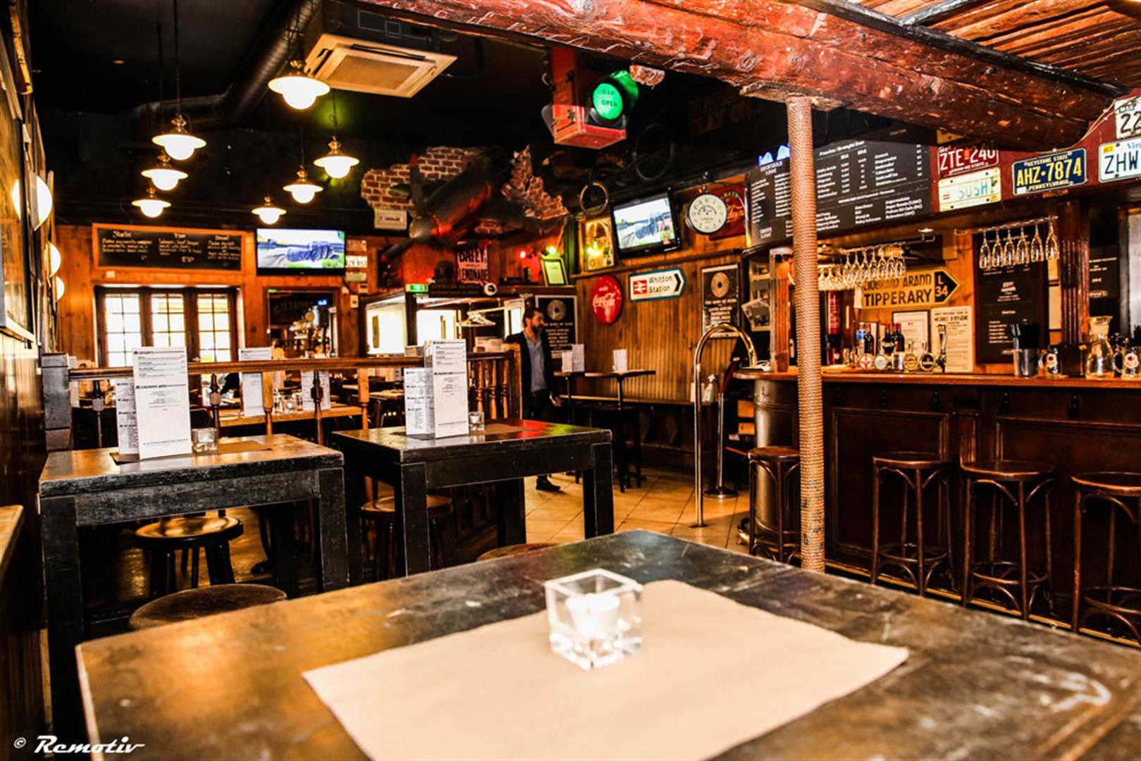 Wayne's Bar