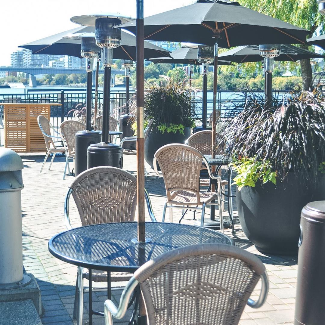 Glo Restaurant + Lounge