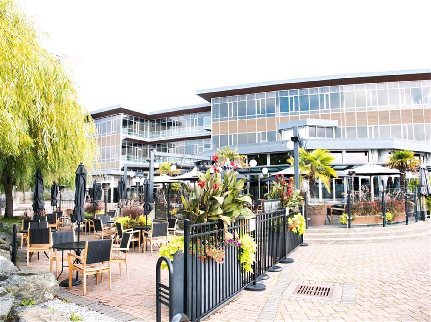 Glo Restaurant + Lounge