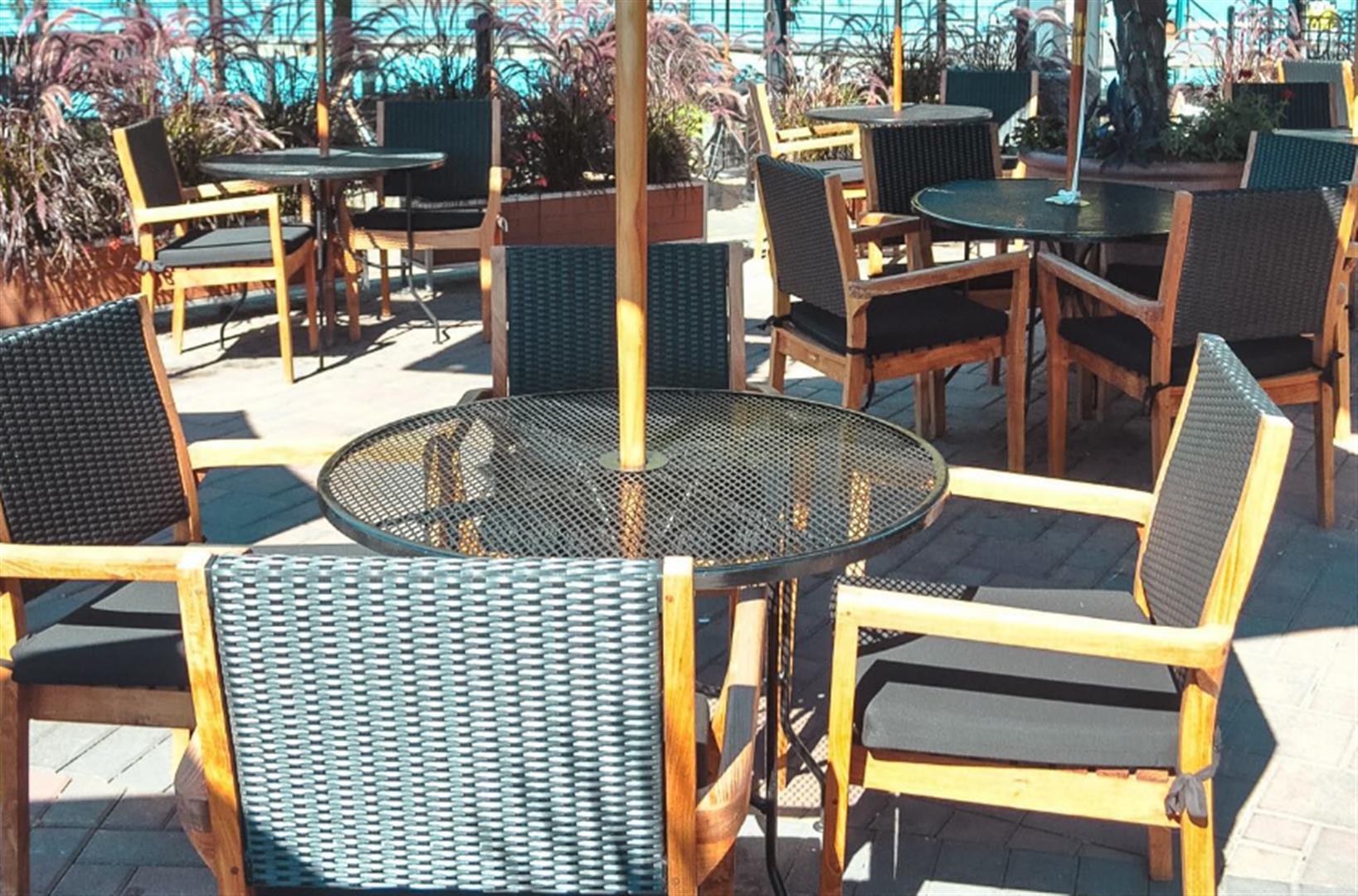 Glo Restaurant + Lounge