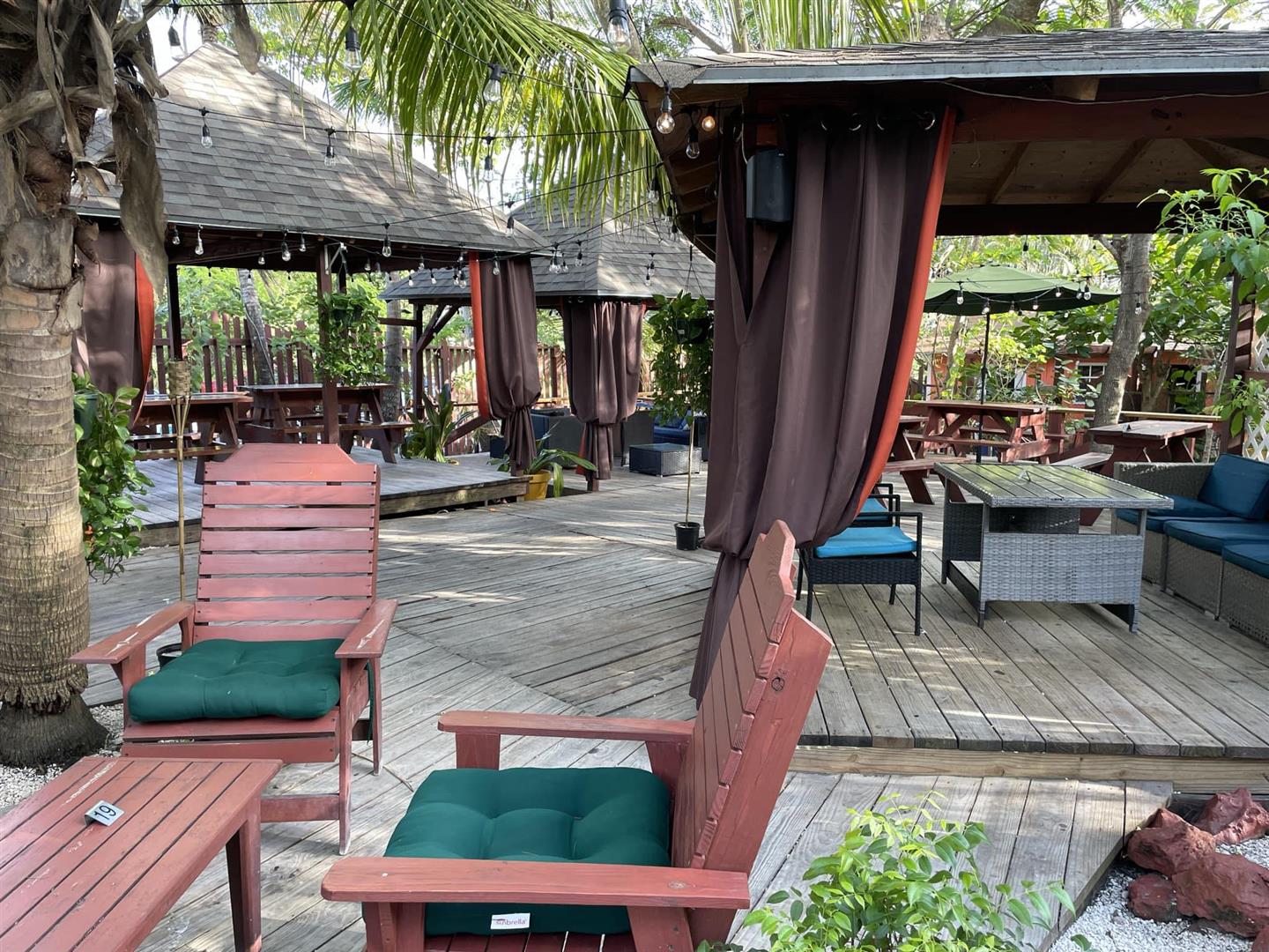 Da Plantation Bar & Grill