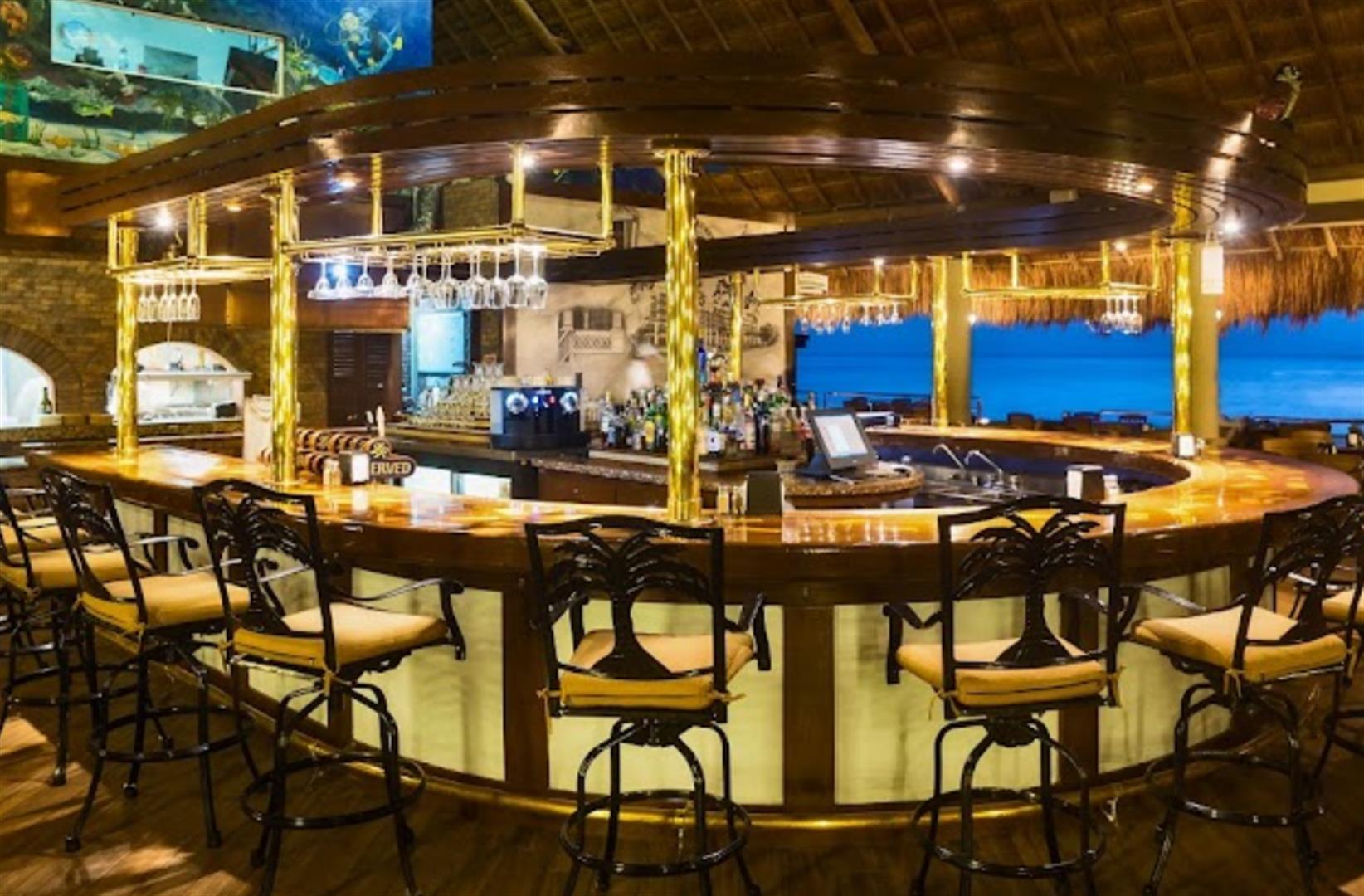 The Money Bar Beach Club (Restaurant)