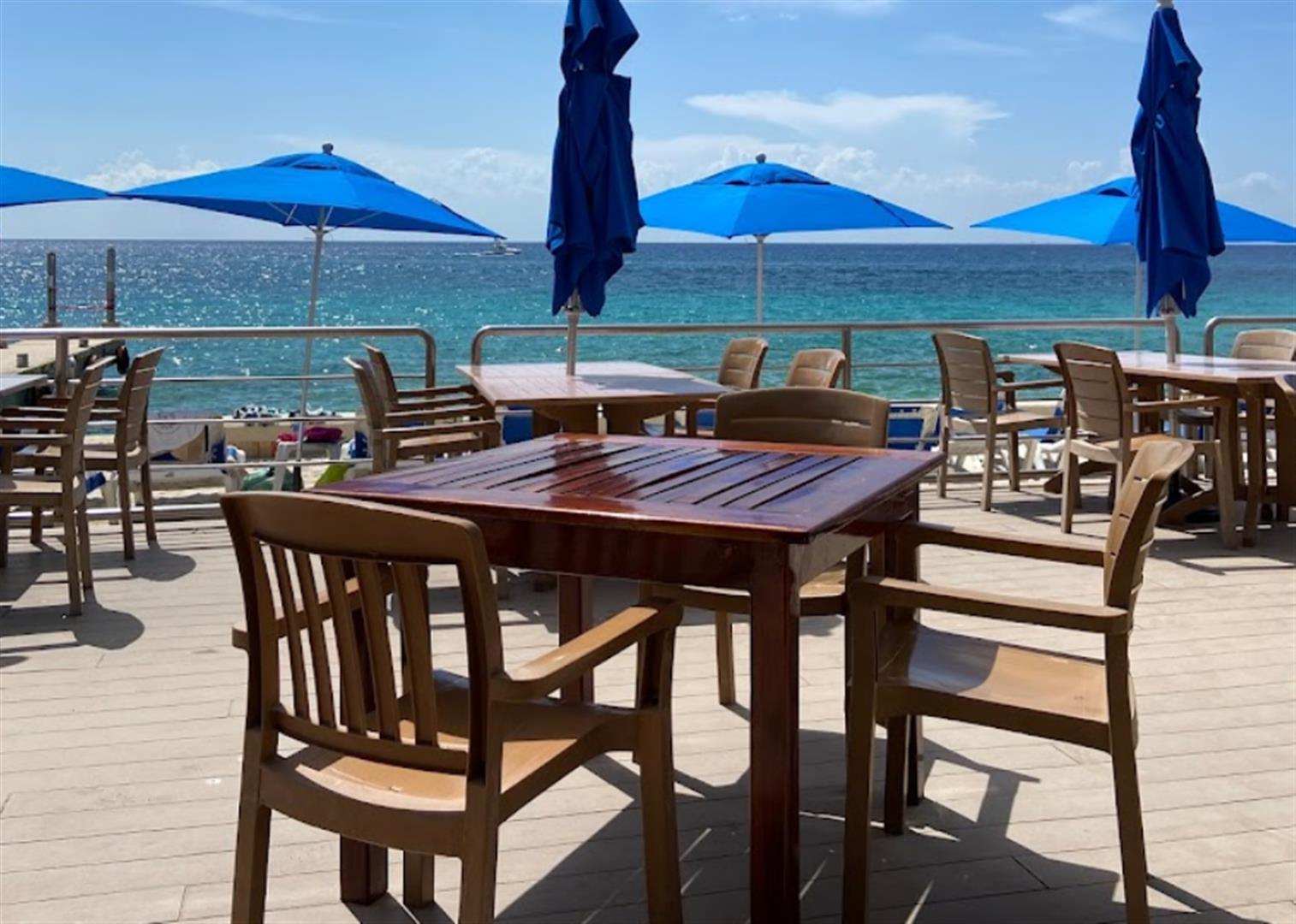The Money Bar Beach Club (Restaurant)