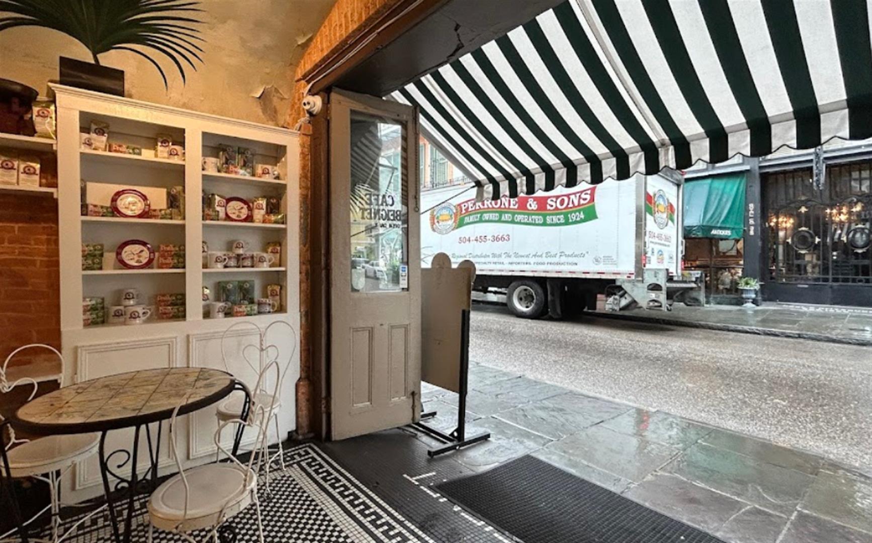 Cafe Beignet, Royal Street