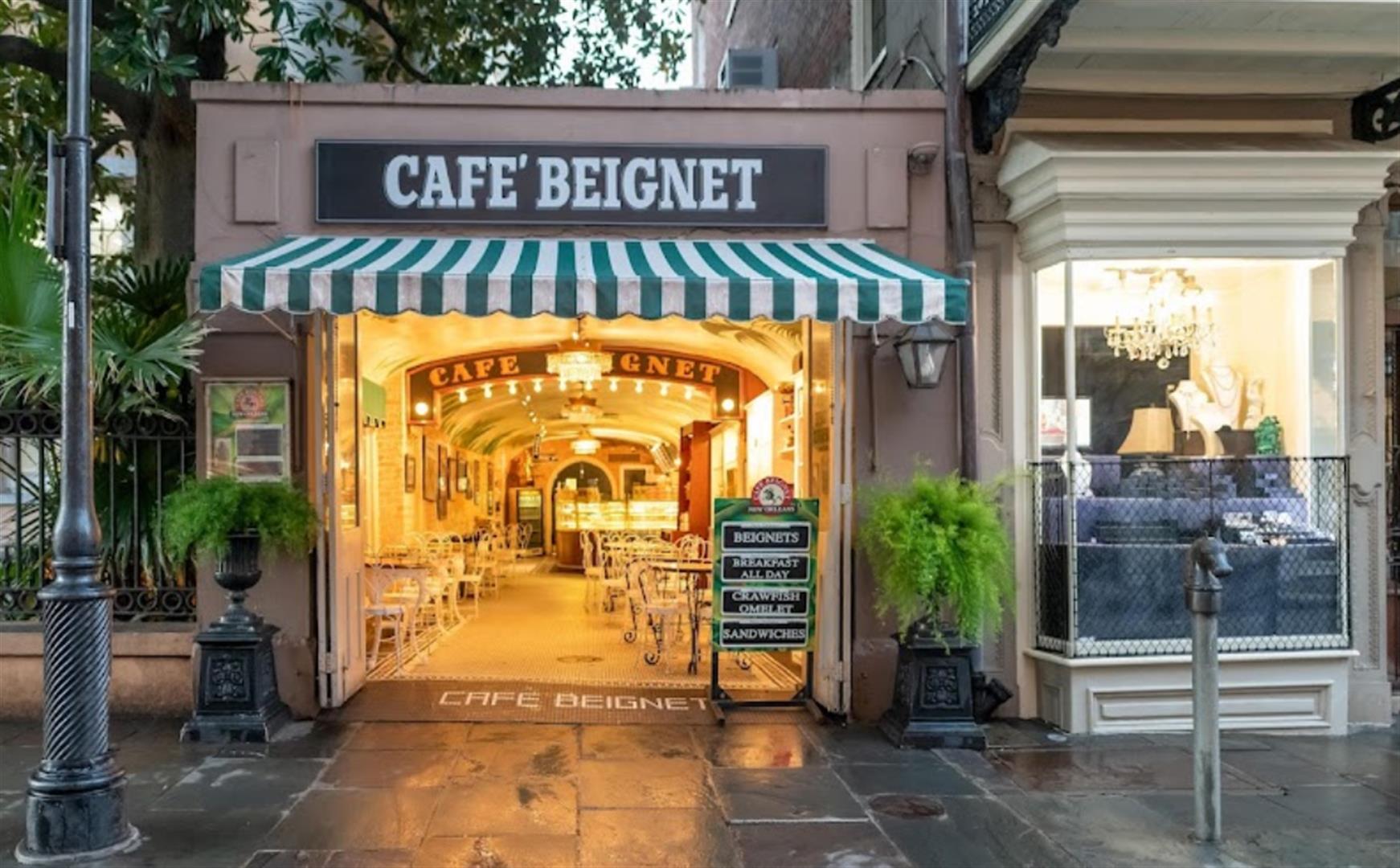 Cafe Beignet, Royal Street